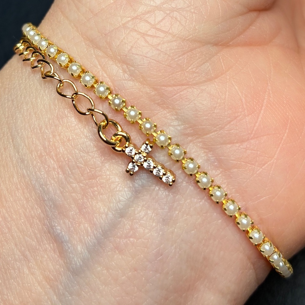 Elegant 14K Plated Gold and Pearl Bracelet with Cross Charm Endtail